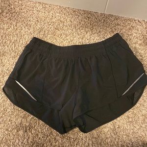 black Lululemon hotty hot shorts size 12 2.5 inch